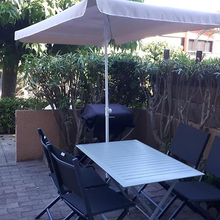 Studio cabine avec jardinet à 30 m de la plage, au calme. Gruissan Exterior foto