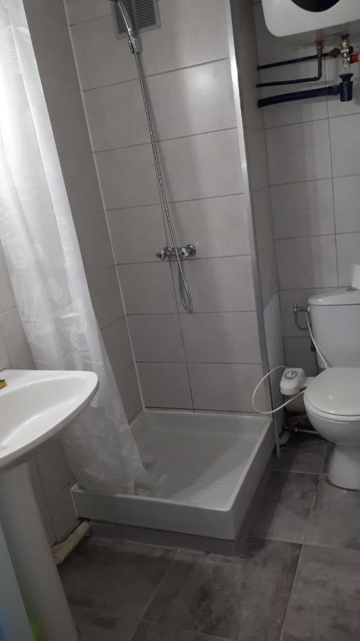 Studio cabine avec jardinet à 30 m de la plage, au calme. Gruissan Exterior foto
