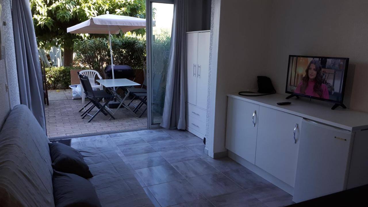 Studio cabine avec jardinet à 30 m de la plage, au calme. Gruissan Exterior foto